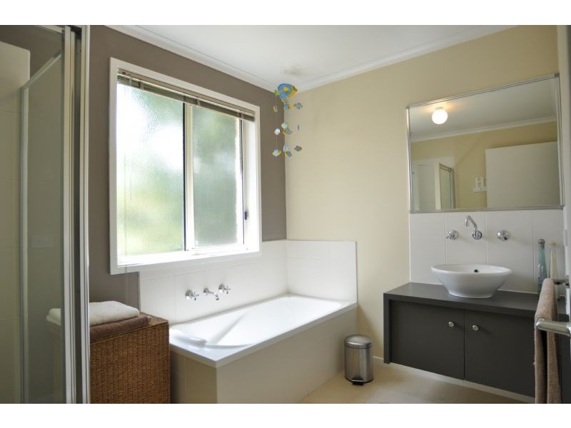 2 Queenscliff Drive, Inverloch VIC 3996