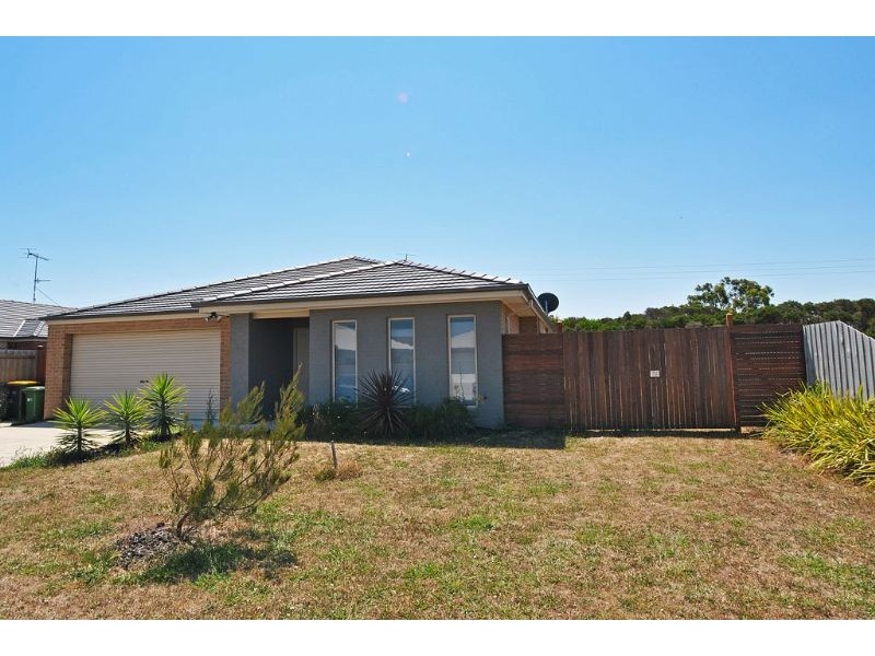 5 Cassinia St, Inverloch VIC 3996