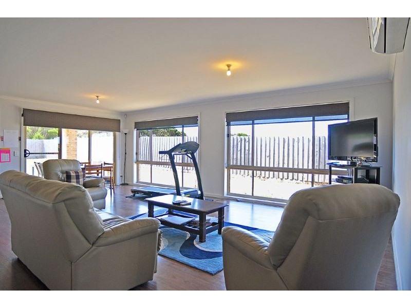 5 Cassinia St, Inverloch VIC 3996