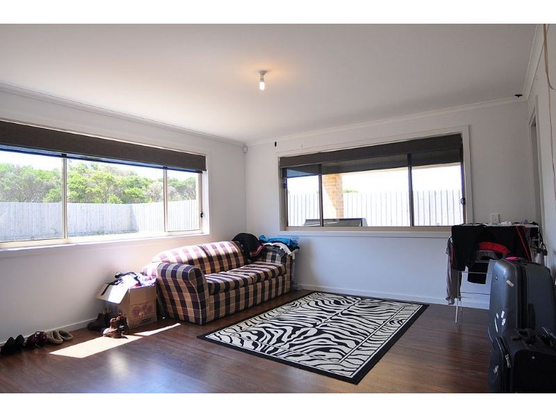 5 Cassinia St, Inverloch VIC 3996