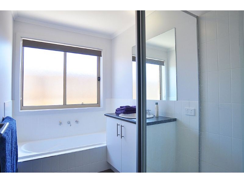 5 Cassinia St, Inverloch VIC 3996