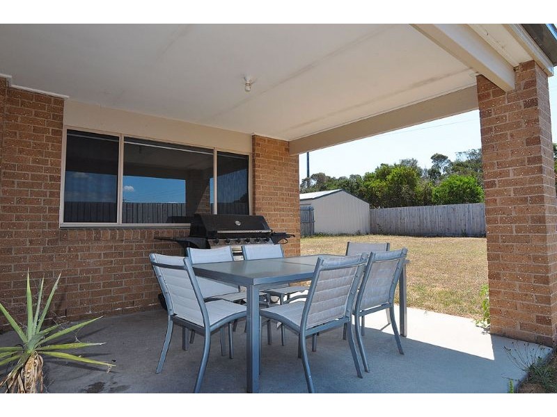 5 Cassinia St, Inverloch VIC 3996