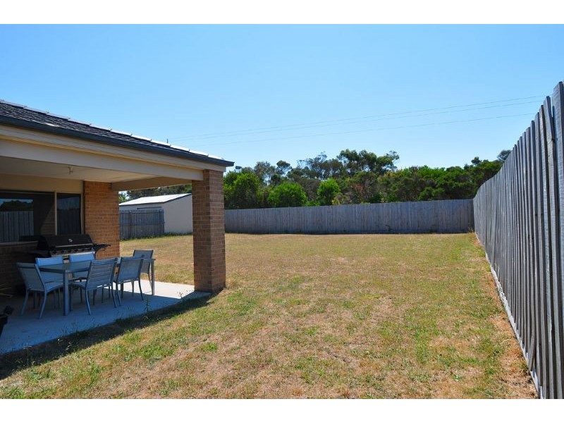 5 Cassinia St, Inverloch VIC 3996