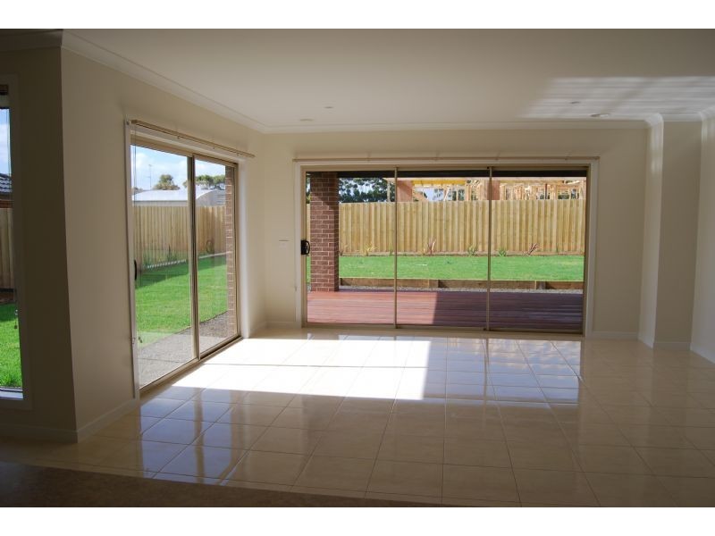13 Queenscliff Drive, Inverloch VIC 3996