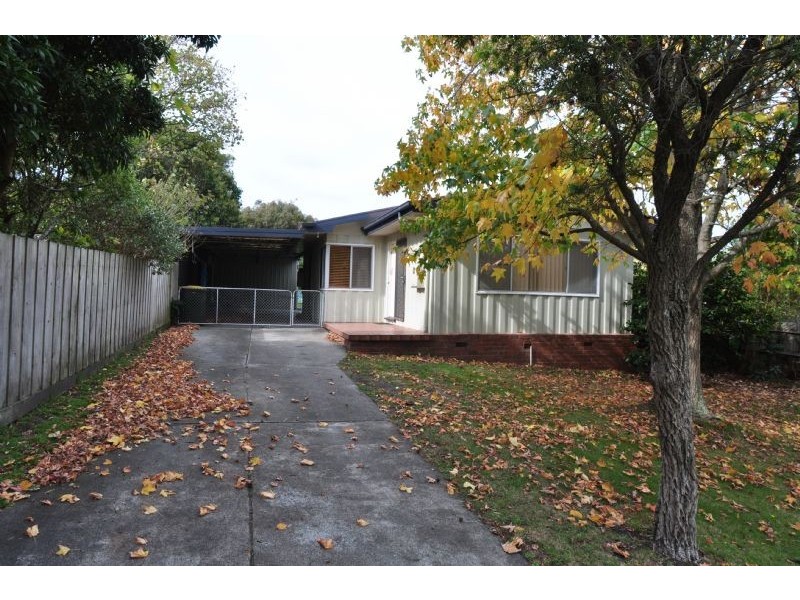8 Corsair Grove, Inverloch VIC 3996