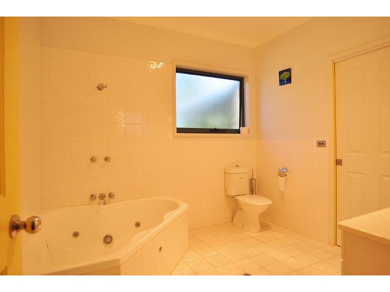 6 Evan Place, Inverloch VIC 3996