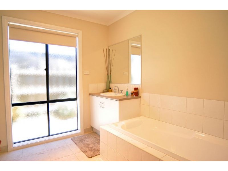 10 Royal Pde, Inverloch VIC 3996