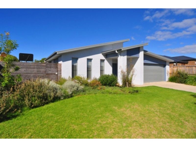 27 Paperbark Plc, Inverloch VIC 3996