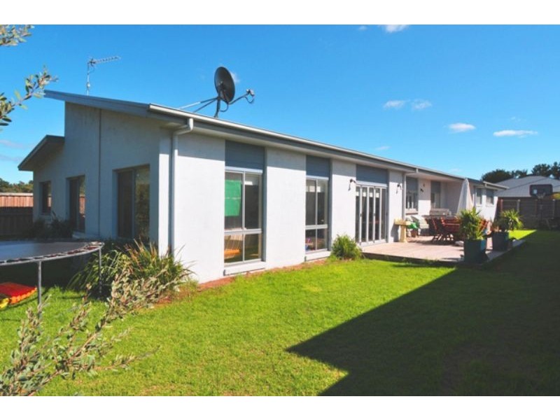 27 Paperbark Plc, Inverloch VIC 3996