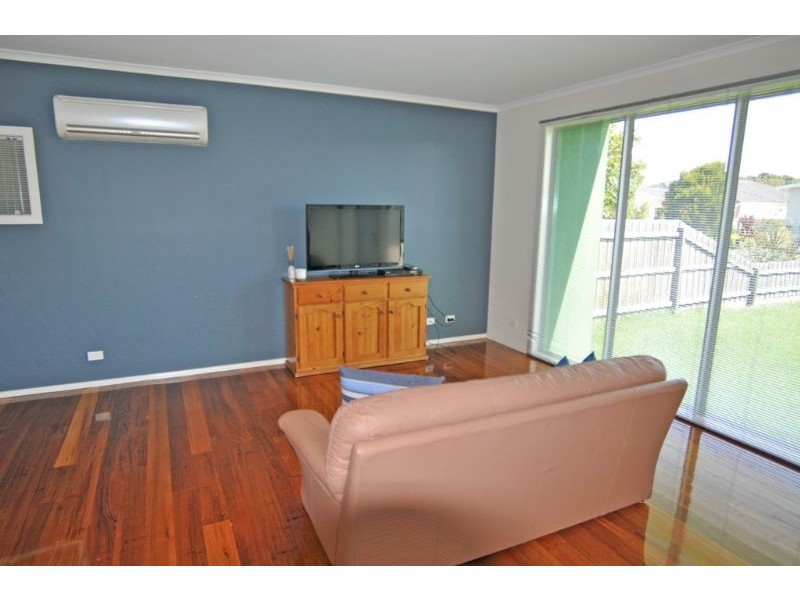 5 Dianne Place, Inverloch VIC 3996