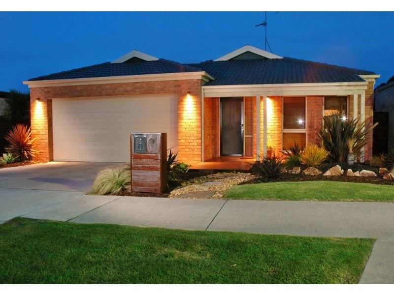 8 Queenscliff, Inverloch VIC 3996