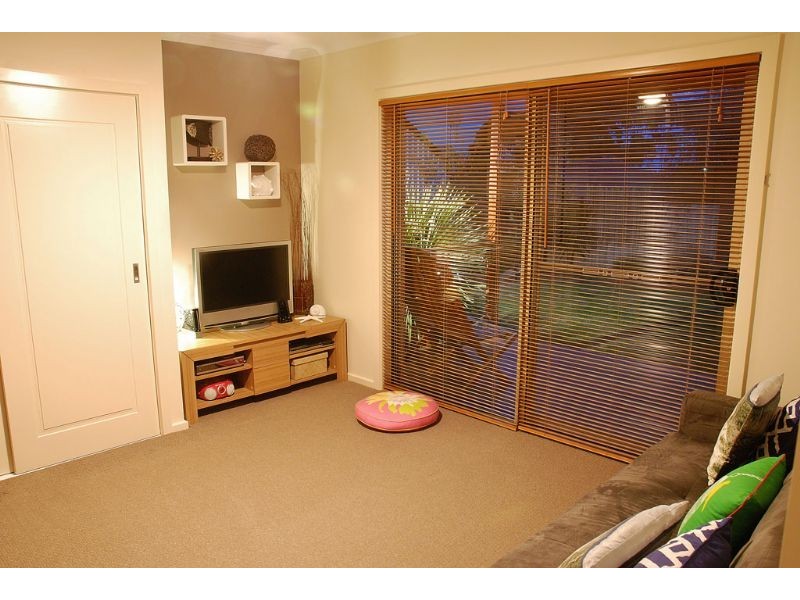 8 Queenscliff, Inverloch VIC 3996