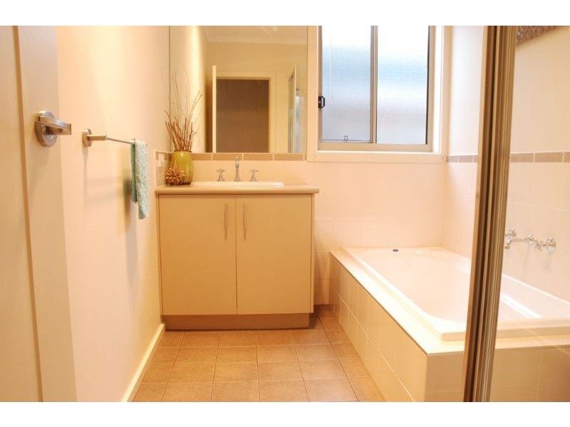 8 Queenscliff, Inverloch VIC 3996