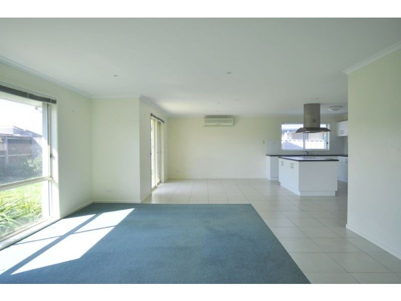 8 Outrigger Drive, Inverloch VIC 3996
