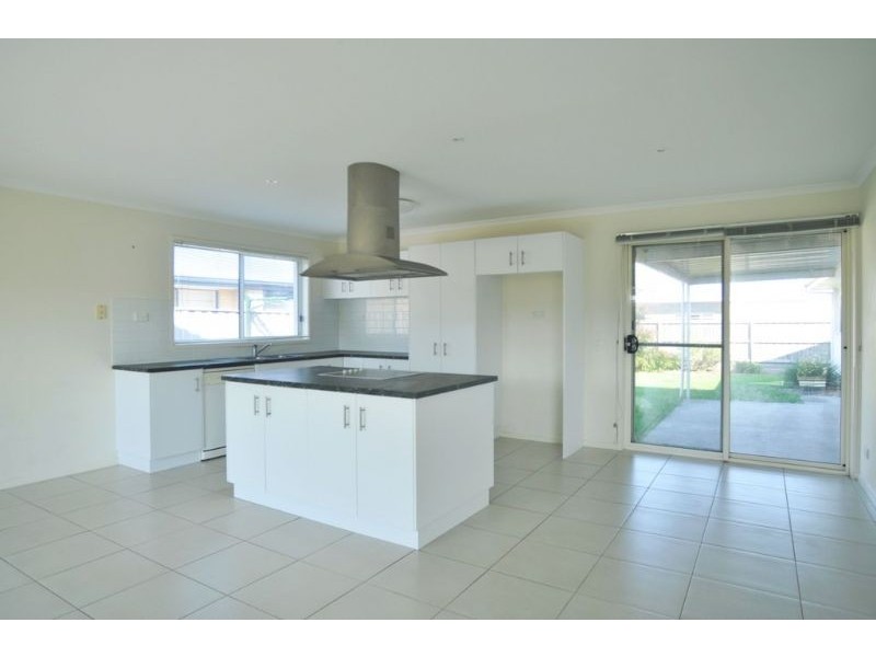 8 Outrigger Drive, Inverloch VIC 3996