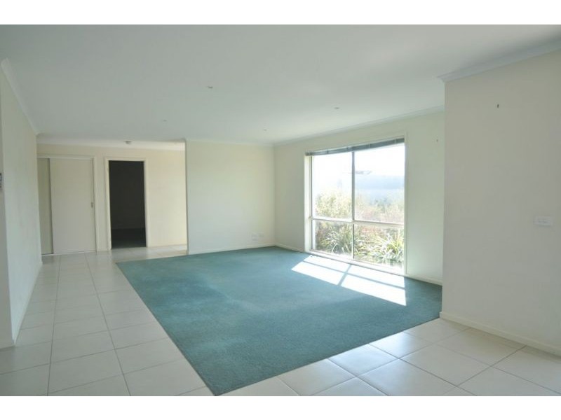 8 Outrigger Drive, Inverloch VIC 3996