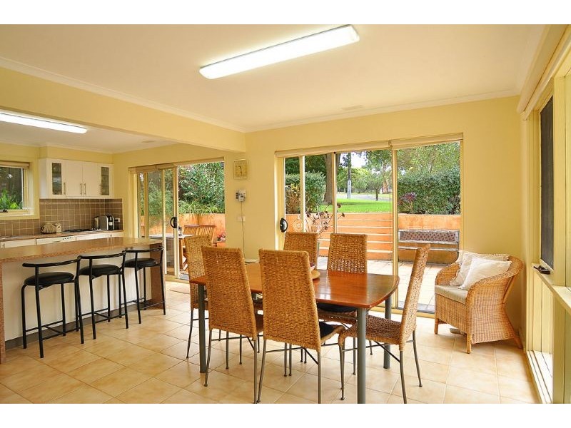 27 Garden Crs, Inverloch VIC 3996