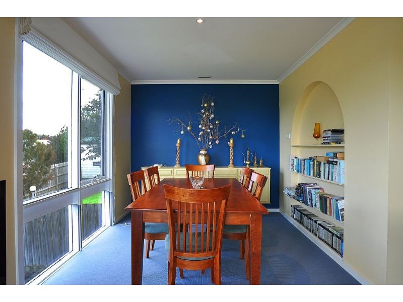 27 Garden Crs, Inverloch VIC 3996