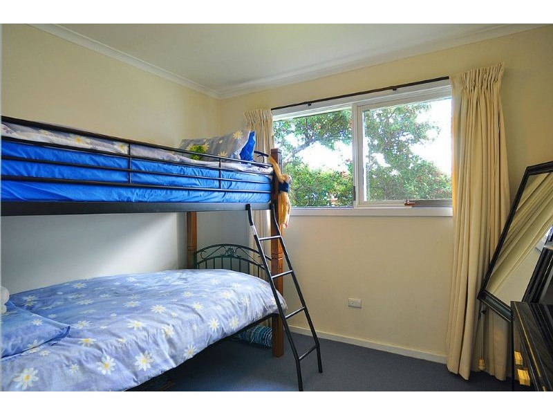 27 Garden Crs, Inverloch VIC 3996