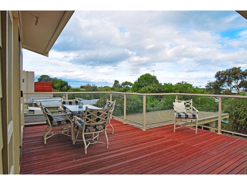 27 Garden Crs, Inverloch VIC 3996