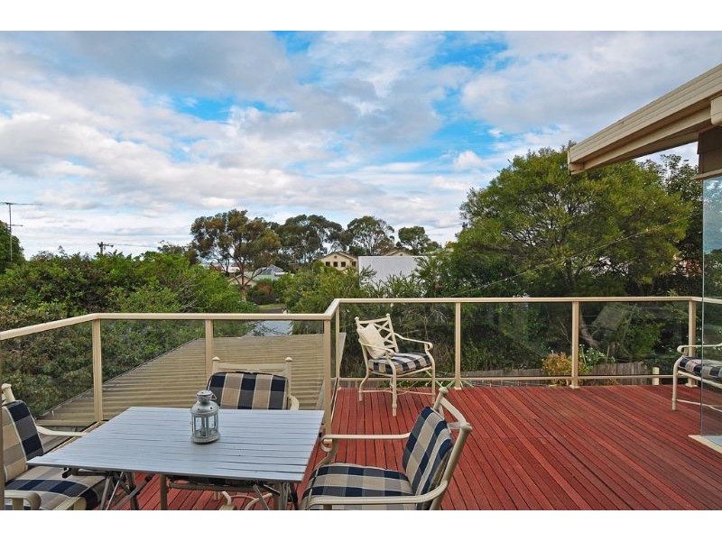 27 Garden Crs, Inverloch VIC 3996