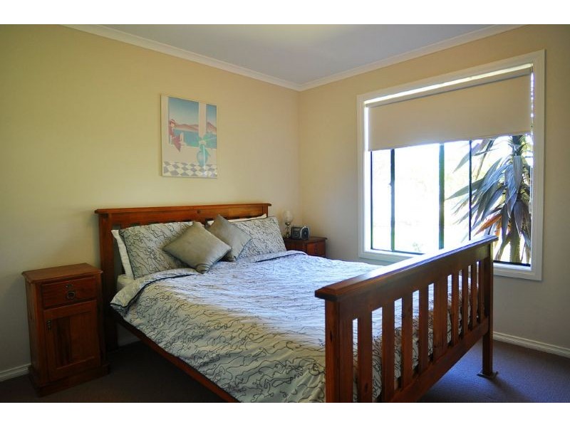 10 Royal Pde, Inverloch VIC 3996