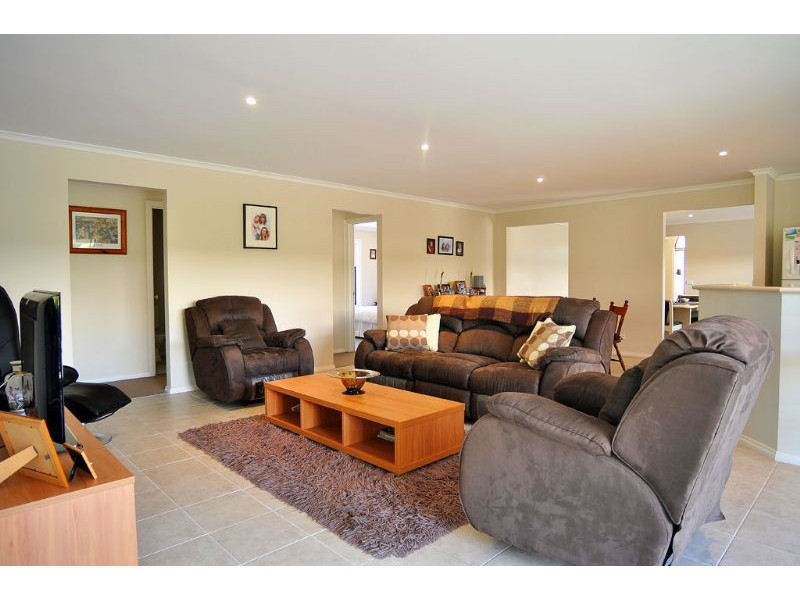 10 Royal Pde, Inverloch VIC 3996