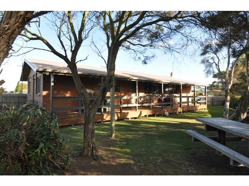 15 Youll Grv, Inverloch VIC 3996