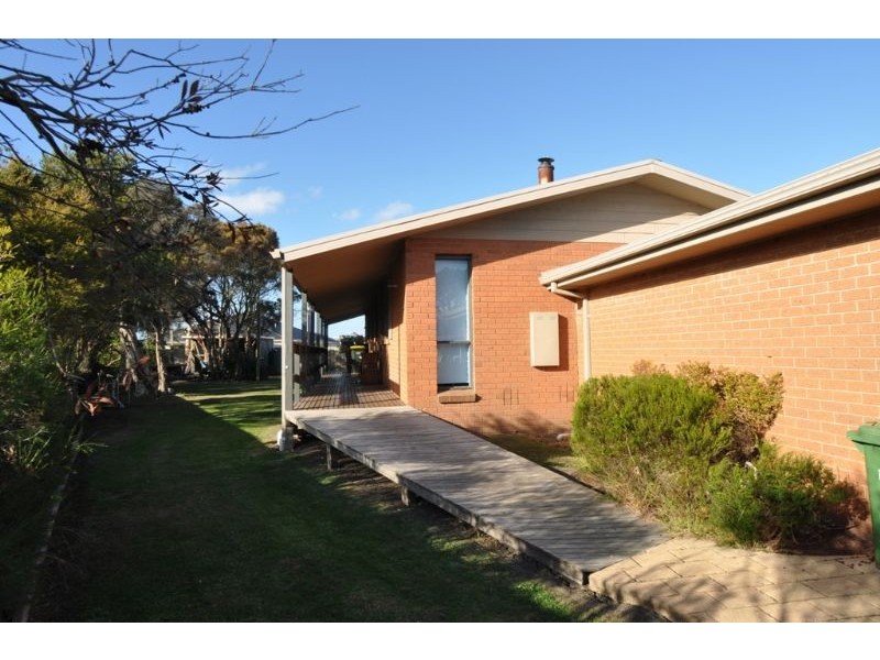 15 Youll Grv, Inverloch VIC 3996