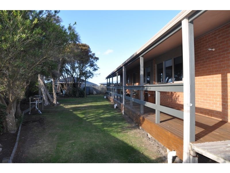 15 Youll Grv, Inverloch VIC 3996