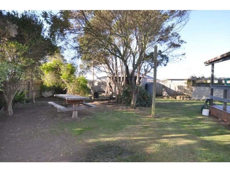 15 Youll Grv, Inverloch VIC 3996