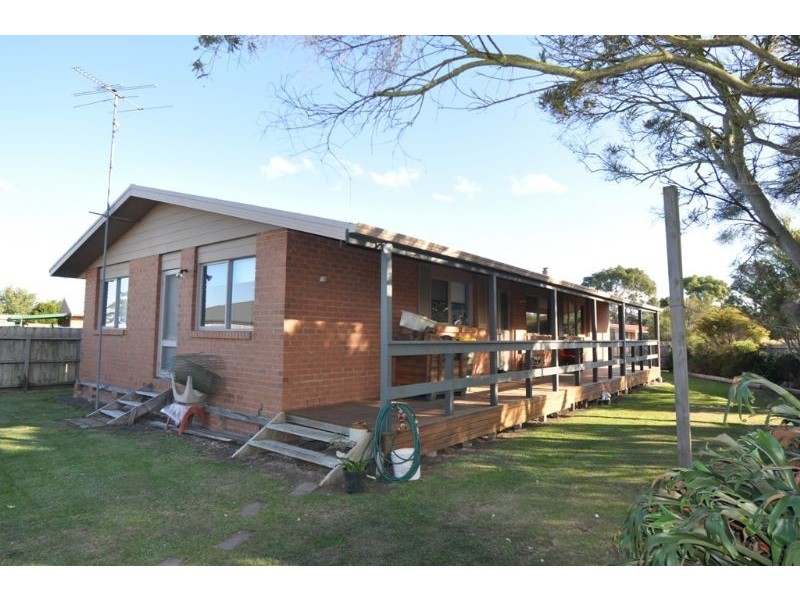 15 Youll Grv, Inverloch VIC 3996