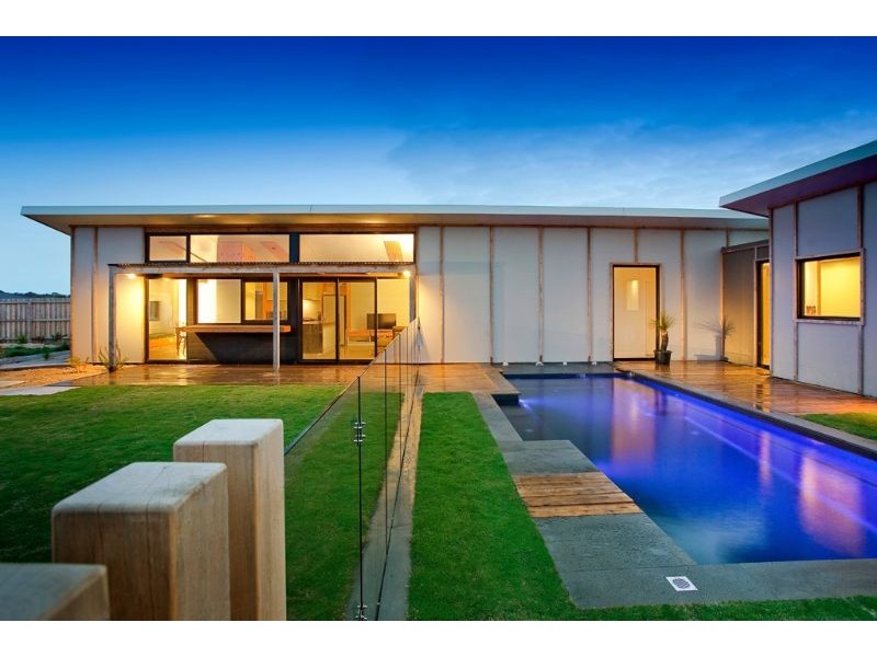 21 Surrey Place, Inverloch VIC 3996