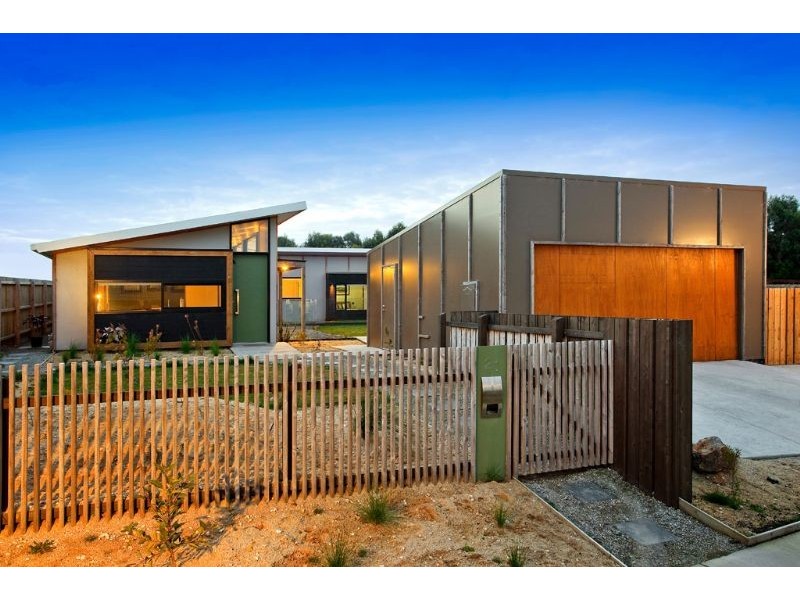 21 Surrey Place, Inverloch VIC 3996