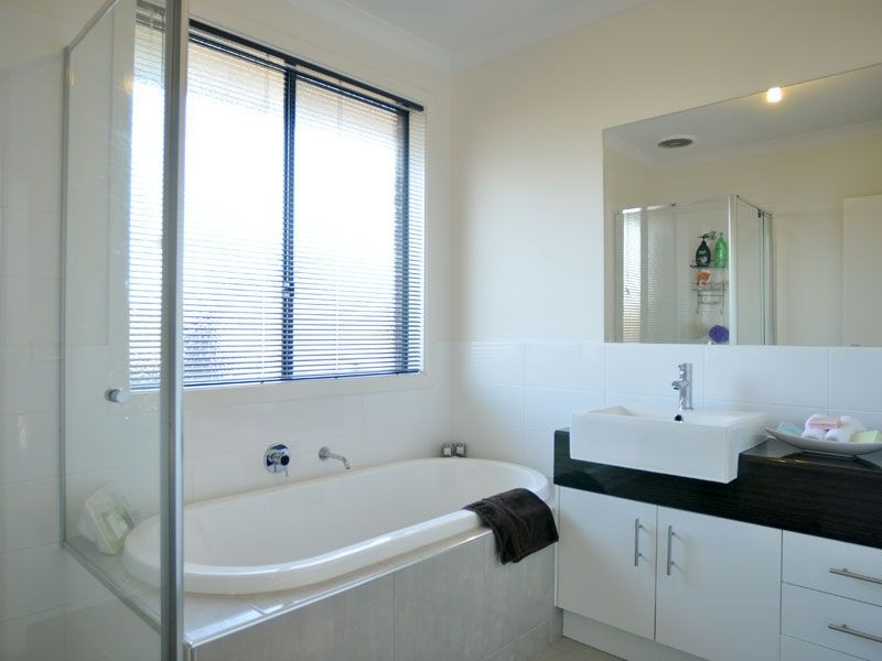 8 Headland Way, Inverloch VIC 3996