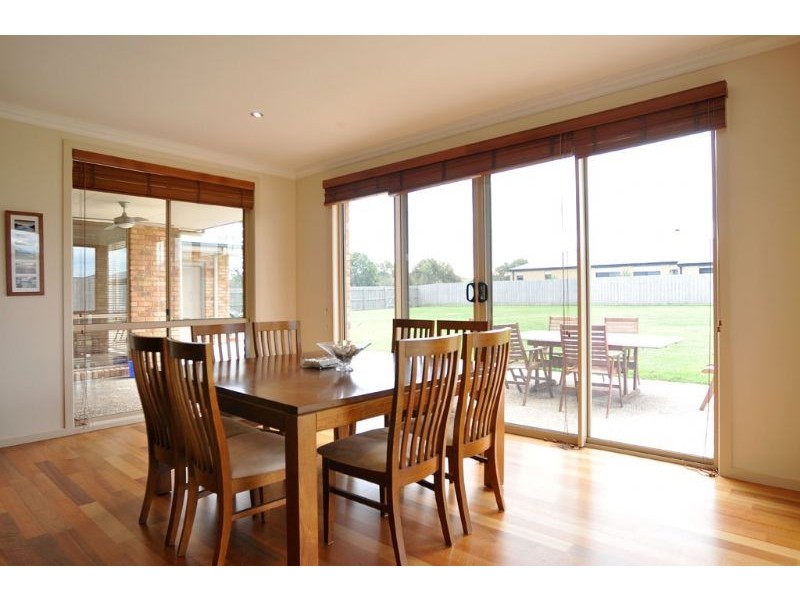 18 Albert Ruttle Drive, Inverloch VIC 3996