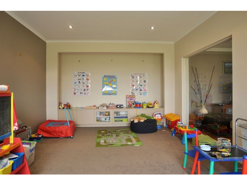 18 Albert Ruttle Drive, Inverloch VIC 3996