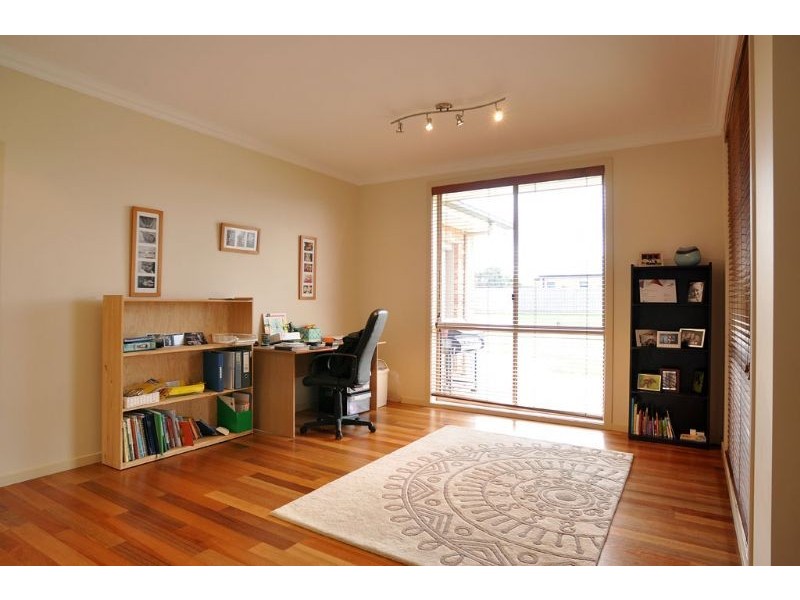 18 Albert Ruttle Drive, Inverloch VIC 3996