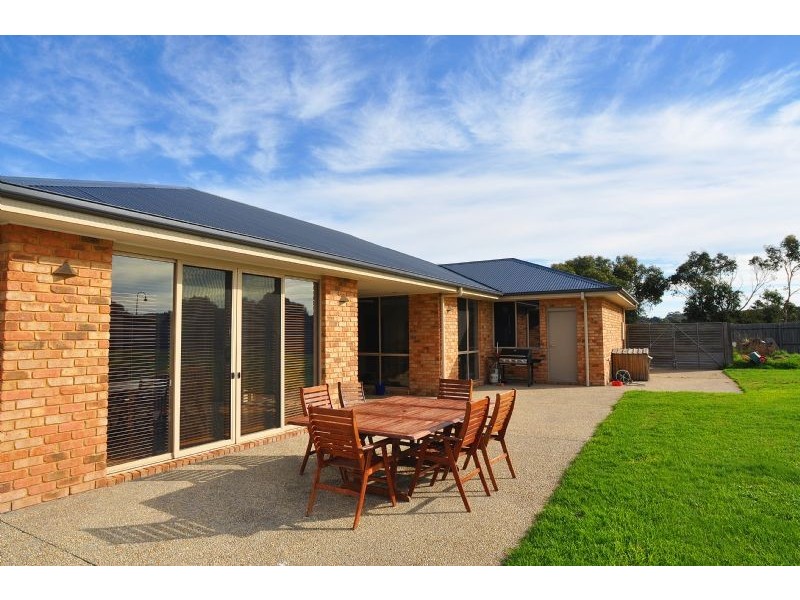 18 Albert Ruttle Drive, Inverloch VIC 3996