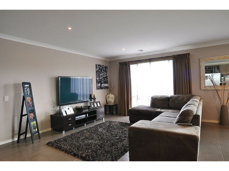 1 Dalmont Bay, Inverloch VIC 3996