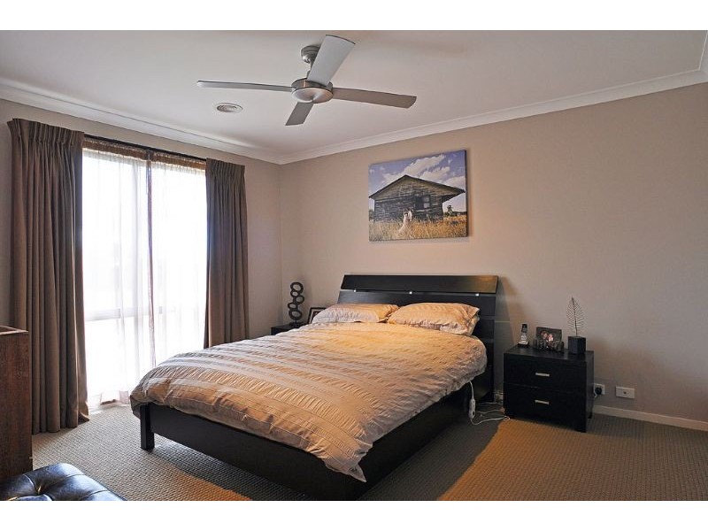 1 Dalmont Bay, Inverloch VIC 3996