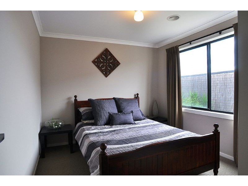 1 Dalmont Bay, Inverloch VIC 3996