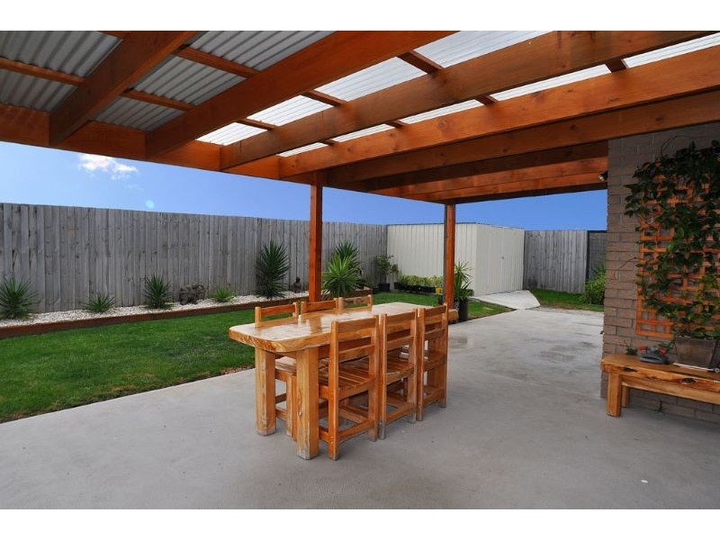 1 Dalmont Bay, Inverloch VIC 3996