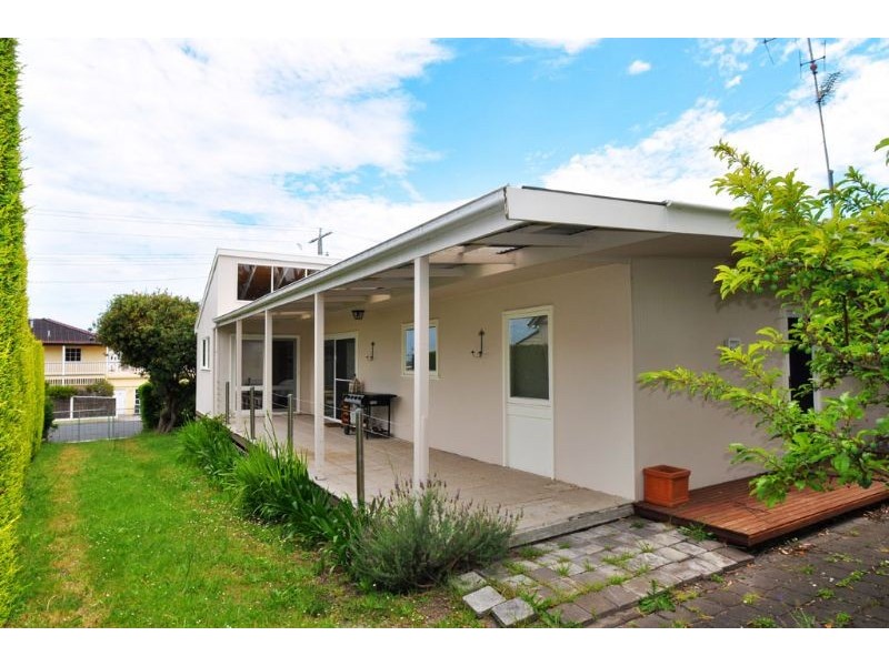 61 Bayview Ave, Inverloch VIC 3996