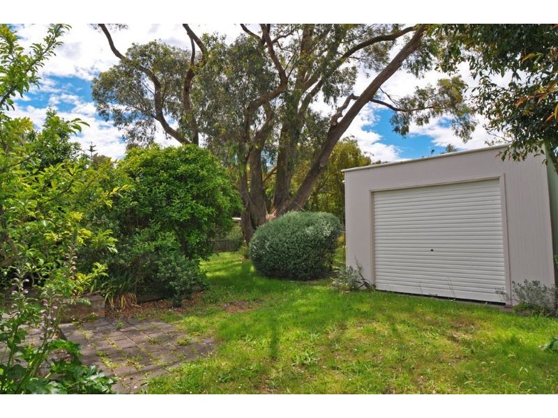 61 Bayview Ave, Inverloch VIC 3996