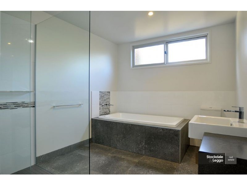 3/2 Western Court, Inverloch VIC 3996