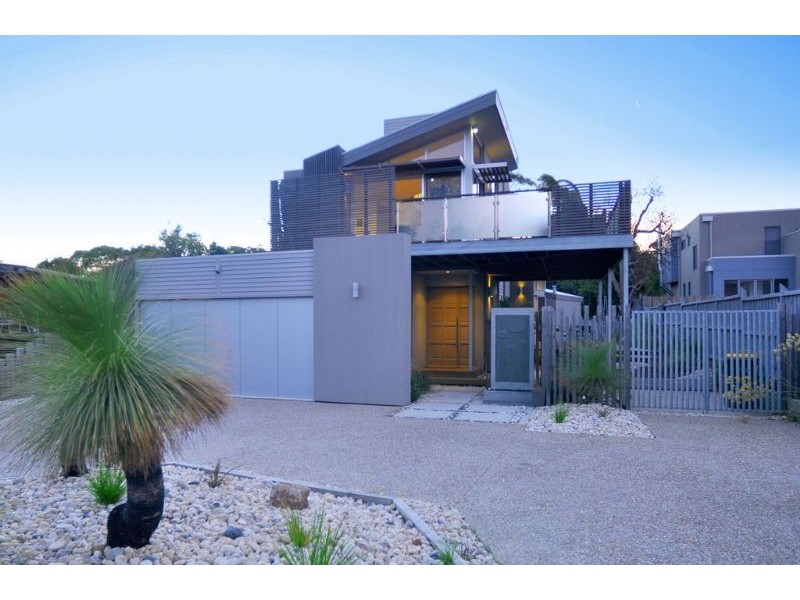 14 Ebor Avenue, Inverloch VIC 3996