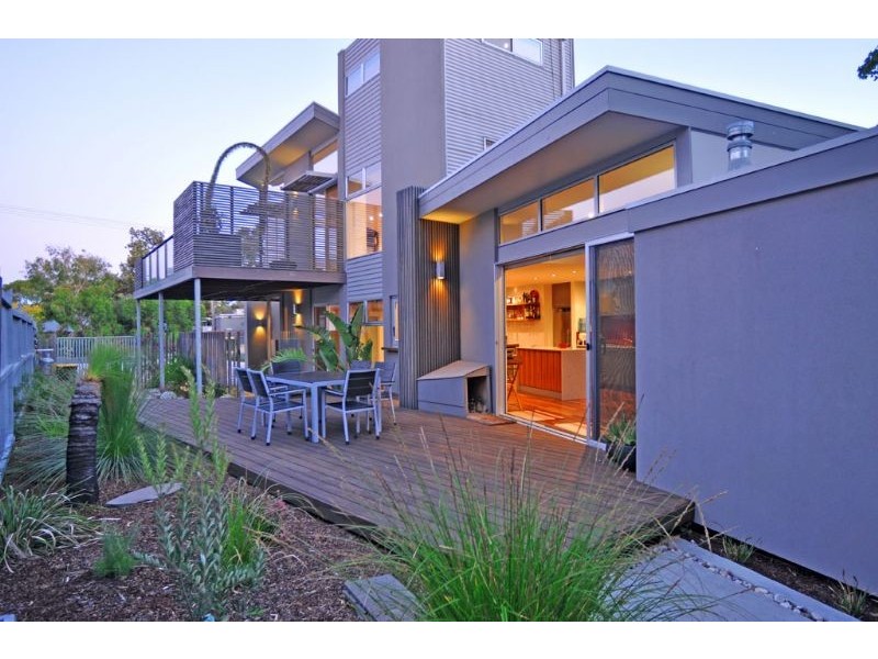 14 Ebor Avenue, Inverloch VIC 3996