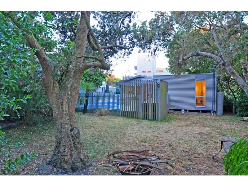 14 Ebor Avenue, Inverloch VIC 3996