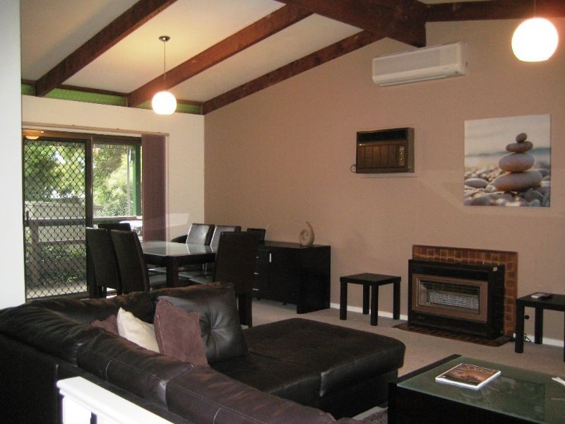 25 Gordon Avenue, Inverloch VIC 3996